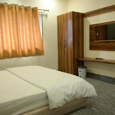 Hotel Anand อุจเจน ภายนอก รูปภาพ