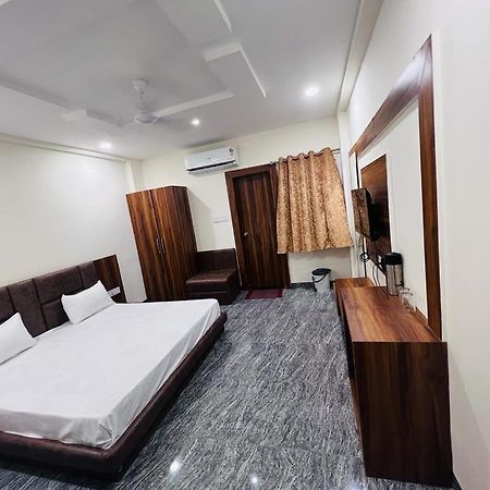 Hotel Anand อุจเจน ภายนอก รูปภาพ