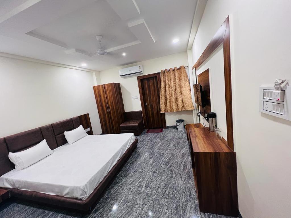 Hotel Anand อุจเจน ภายนอก รูปภาพ